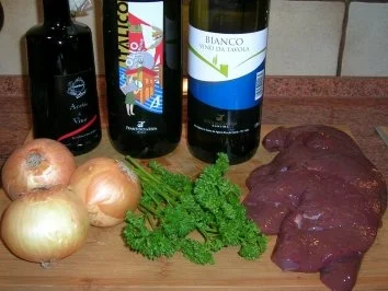 Rezept: Venezianische Kalbsleber - Fegato di vitello alla veneziana - mit Schnittlauch-Sahne-Pü Bild Nr. 2 Venezianische Kalbsleber - Fegato di vitello alla veneziana - mit Schnittlauch-Sahne-Pü - Rezept - Bild Nr. 2