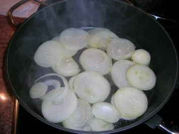 Rezept: Venezianische Kalbsleber - Fegato di vitello alla veneziana - mit Schnittlauch-Sahne-Pü Bild Nr. 4 Venezianische Kalbsleber - Fegato di vitello alla veneziana - mit Schnittlauch-Sahne-Pü - Rezept - Bild Nr. 4