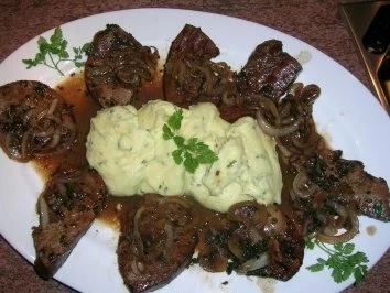 Rezept: Venezianische Kalbsleber - Fegato di vitello alla veneziana - mit Schnittlauch-Sahne-Pü Bild Nr. 6 Venezianische Kalbsleber - Fegato di vitello alla veneziana - mit Schnittlauch-Sahne-Pü - Rezept - Bild Nr. 6