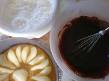 Rezept: Schoko-Sahne-Torte mit Birnen Bild Nr. 10 Schoko-Sahne-Torte mit Birnen - Rezept - Bild Nr. 10