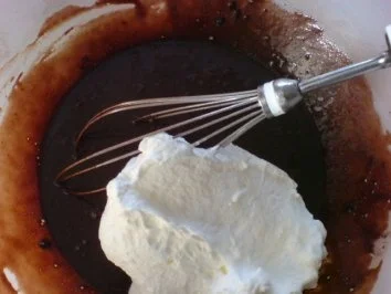 Rezept: Schoko-Sahne-Torte mit Birnen Bild Nr. 11 Schoko-Sahne-Torte mit Birnen - Rezept - Bild Nr. 11