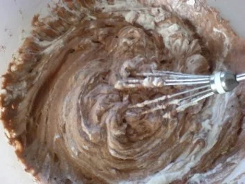 Rezept: Schoko-Sahne-Torte mit Birnen Bild Nr. 12 Schoko-Sahne-Torte mit Birnen - Rezept - Bild Nr. 12