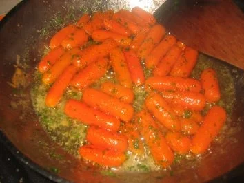 Beilage: Karamellisierte Möhrchen - Rezept
