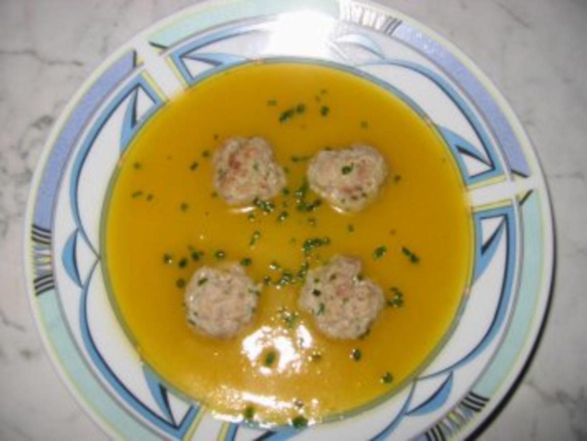 Kürbis-Suppe mit Hackbällchen - Rezept