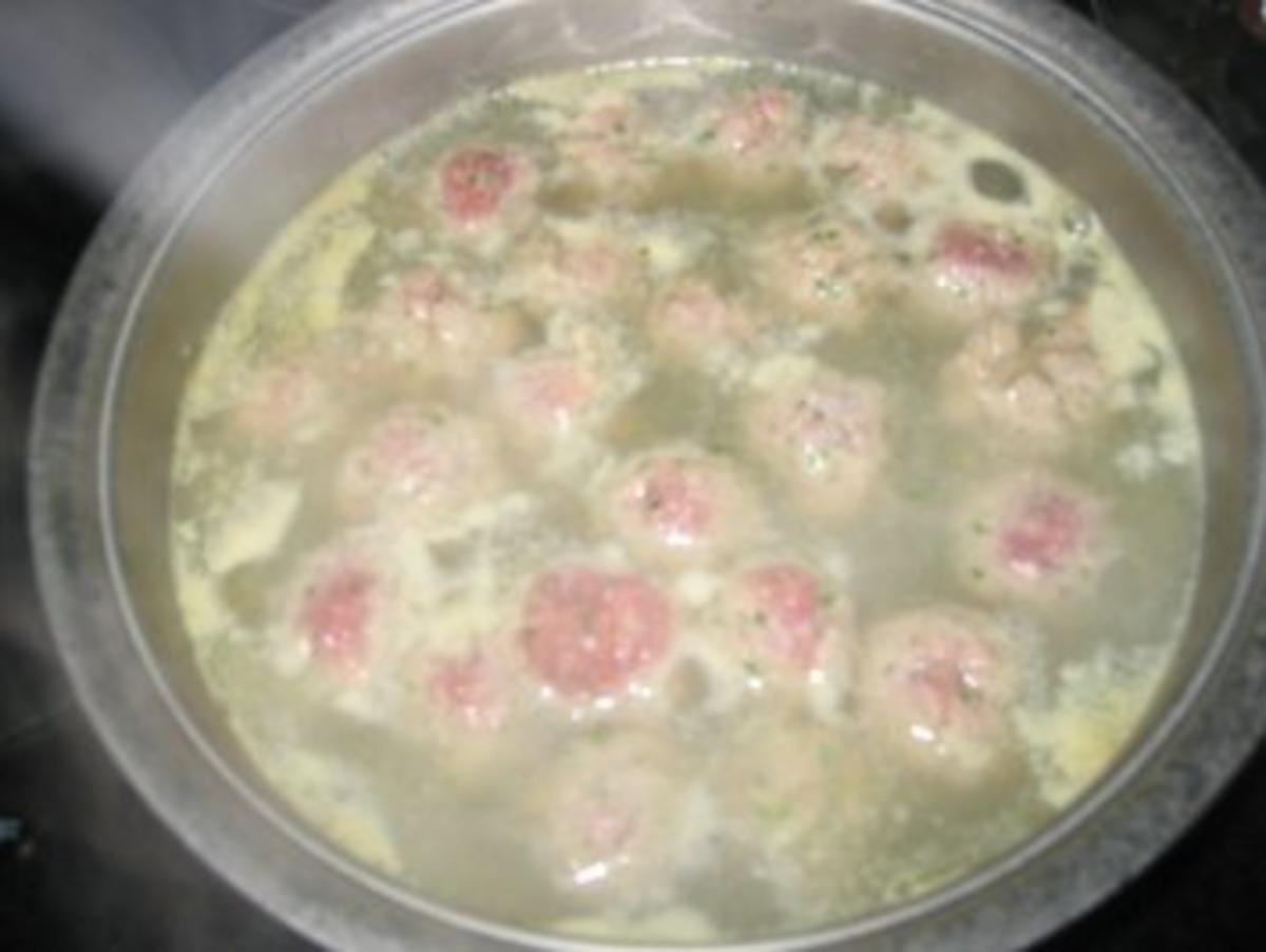 Kürbis-Suppe mit Hackbällchen - Rezept - Bild Nr. 3
