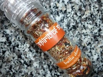 "Bella Donna"Hähnchen mit Safran-Ricotta-Ravioli und Pilzsauce "Antipasti" - Rezept - Bild Nr. 3