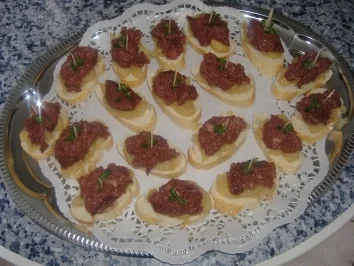 Montadito mit Apfel und gebratener Blutwurst - Rezept