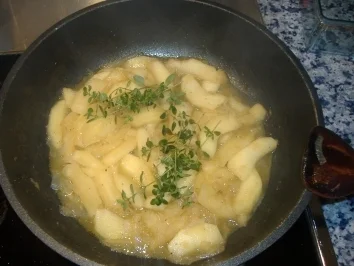 Montadito mit Apfel und gebratener Blutwurst - Rezept - Bild Nr. 3