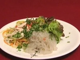 Rezept: Frischer Hühnersalat aus dem Wok (Ralph Morgenstern) Frischer Hühnersalat aus dem Wok (Ralph Morgenstern) - Rezept