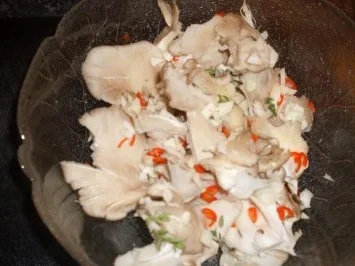 Scharfe Austernpilze auf Schweinefilets ... - Rezept - Bild Nr. 2