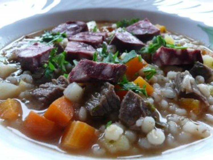 Eintopf: Graupensuppe mit Bauernrotwurst - einfach - von Willmei