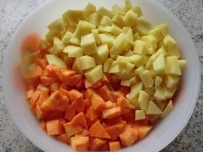 Rezept: * Möhren-Kartoffelsuppe mit Krabben * Bild Nr. 2 * Möhren-Kartoffelsuppe mit Krabben * - Rezept - Bild Nr. 2