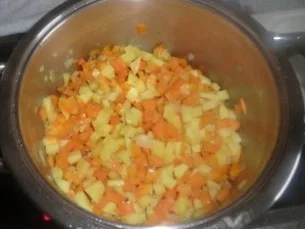 Rezept: * Möhren-Kartoffelsuppe mit Krabben * Bild Nr. 3 * Möhren-Kartoffelsuppe mit Krabben * - Rezept - Bild Nr. 3