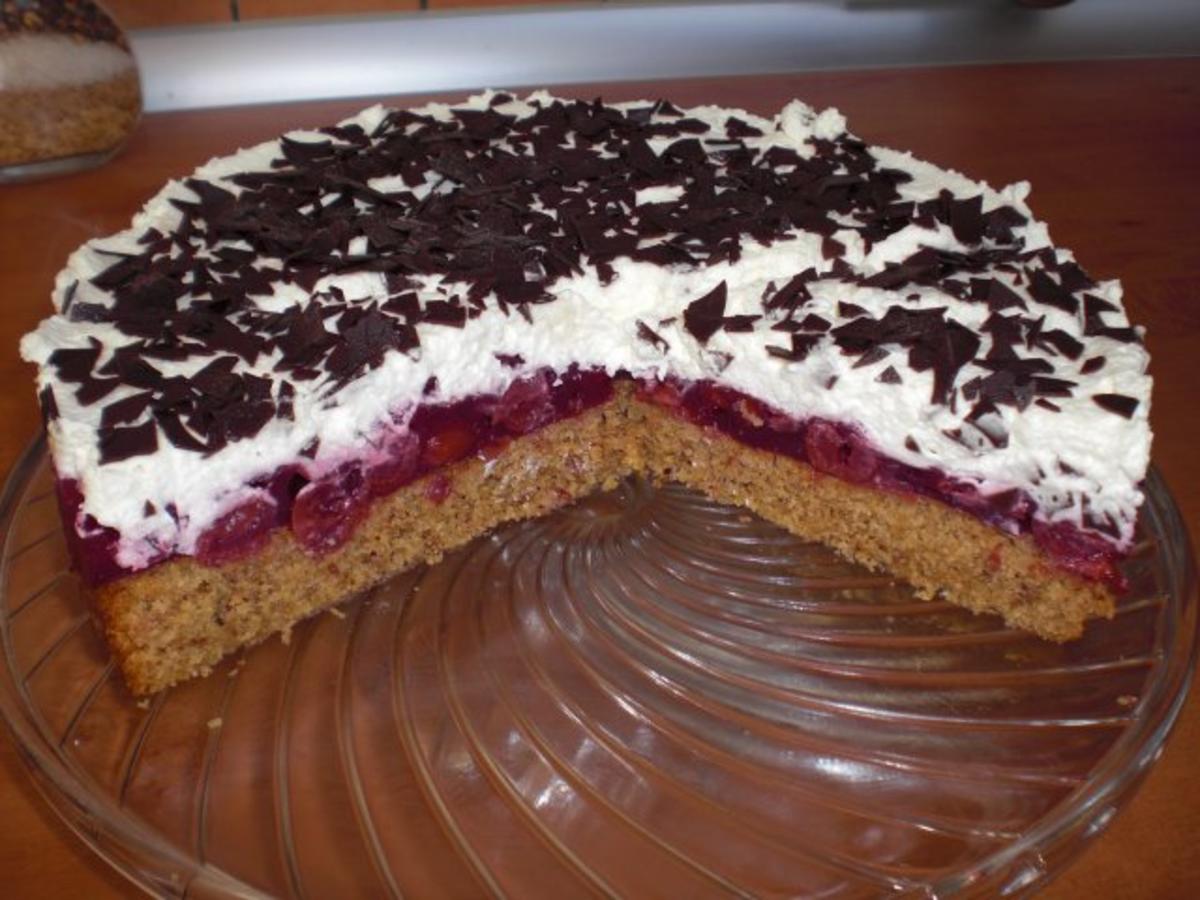 Nuss-Kirsch-Sahnetorte - Rezept mit Bild - kochbar.de