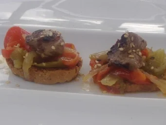 Montadito con solomillo de cerdo y setas - Rezept