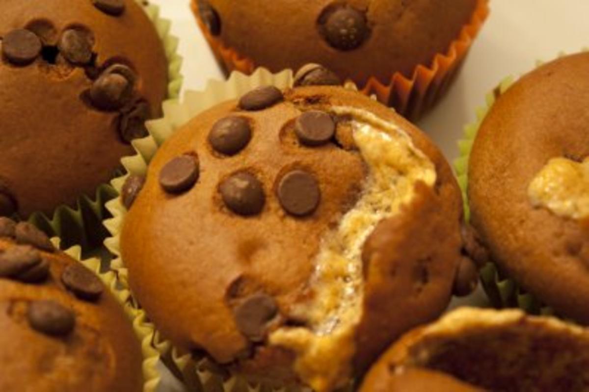 Schokoladenmuffins mit leckerer Überraschung - Rezept - kochbar.de