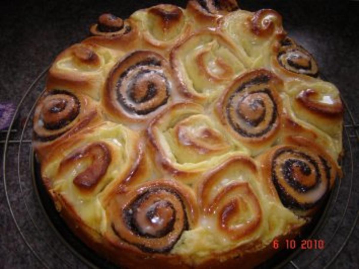 Bilder für Kuchen + Torten : Hefe-Schneckenkuchen mit 2 Füllungen - Rezept