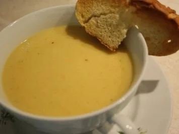 Kürbis-Weinrahm-Suppe - Rezept