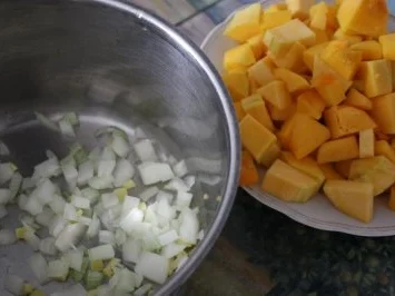 Kürbis-Weinrahm-Suppe - Rezept - Bild Nr. 3