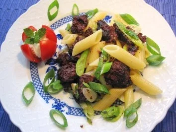 Blutwurst kurzgebraten mit Nudeln - Rezept