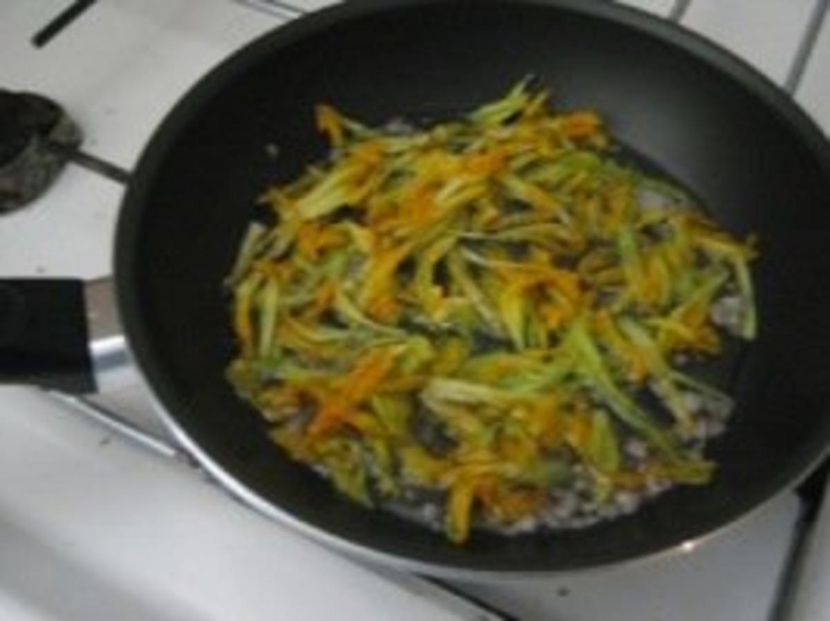 Frittata con fiori di zucchine - Rezept - Bild Nr. 3