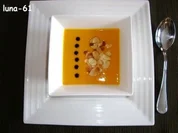 FLAMBIERTE KÜRBISSUPPE - Rezept