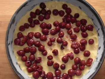 Obstkuchen mit Pudding-Quark-Decke - Rezept