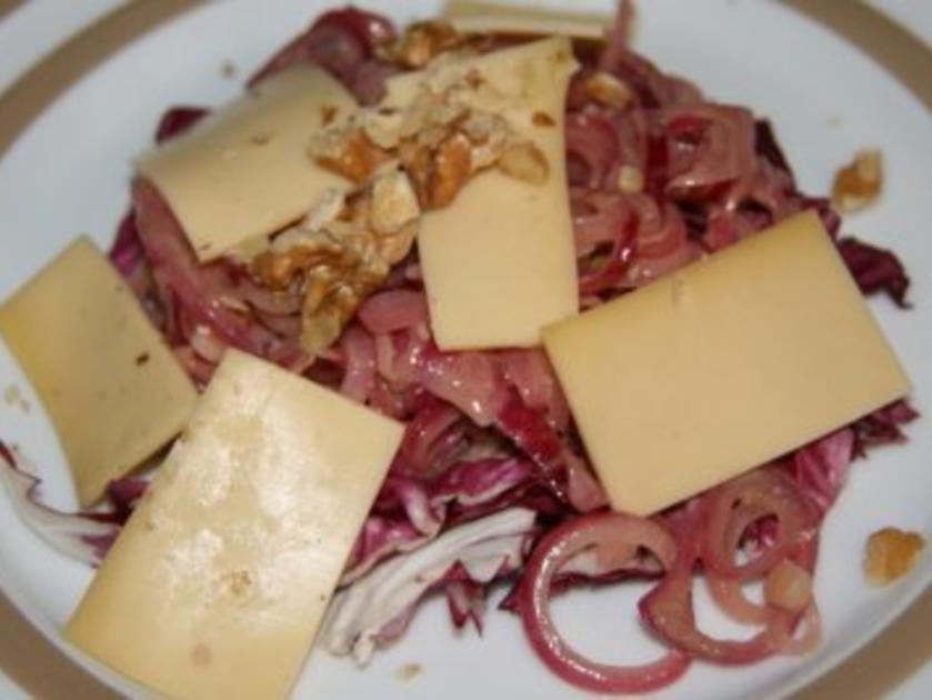 Salat: Zwiebelsalat mit Radiccio und Käse - Rezept - kochbar.de