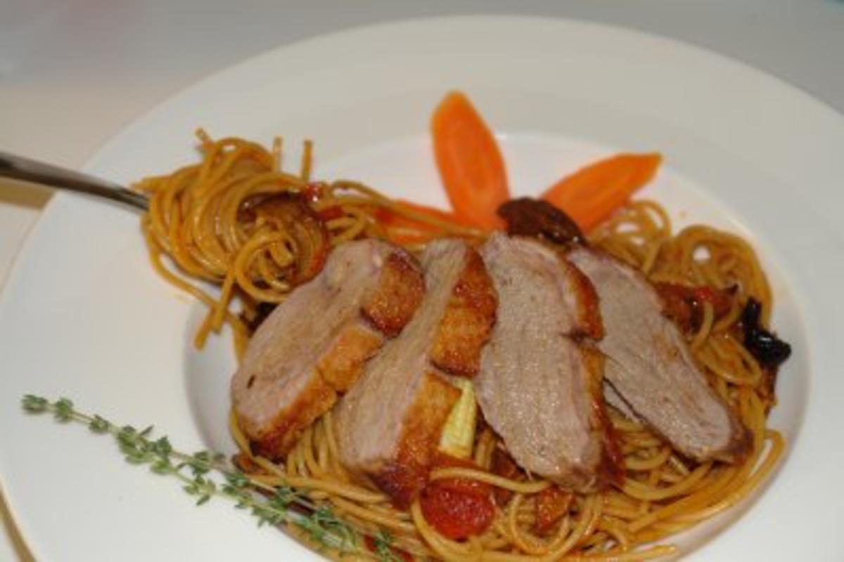 Bilder für Lauwarme Entenbrust auf Spaguetti - Rezept