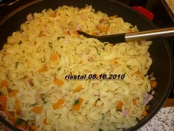 Rezept: Nudelpfanne mit Eiern ,Schinken und Endiviensalat Bild Nr. 6 Nudelpfanne mit Eiern ,Schinken und Endiviensalat - Rezept - Bild Nr. 6