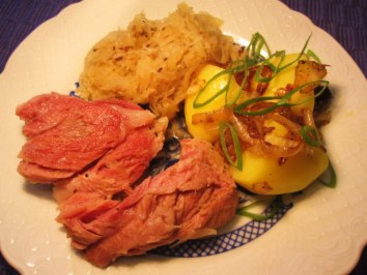 Eisbein mit Sauerkraut - Rezept mit Bild - kochbar.de