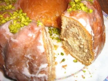 Rezept: Nuss-Marzipan-Kranz - Rosa Bild Nr. 2 Nuss-Marzipan-Kranz - Rosa - Rezept - Bild Nr. 2