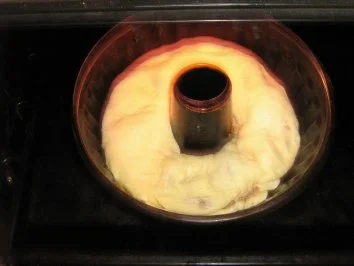 Rezept: Nuss-Marzipan-Kranz - Rosa Bild Nr. 3 Nuss-Marzipan-Kranz - Rosa - Rezept - Bild Nr. 3