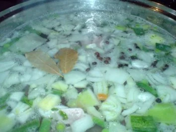 Rezept: Nudelsuppe mit Hähnchenfleisch und Mägen Bild Nr. 7 Nudelsuppe mit Hähnchenfleisch und Mägen - Rezept - Bild Nr. 7