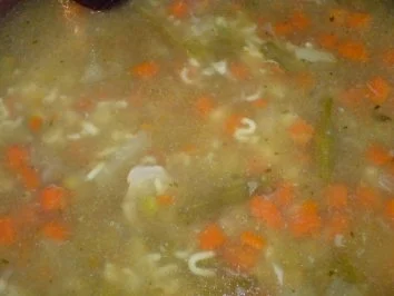 Rezept: Nudelsuppe mit Hähnchenfleisch und Mägen Bild Nr. 13 Nudelsuppe mit Hähnchenfleisch und Mägen - Rezept - Bild Nr. 13