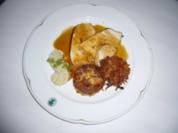 Putenbrust in Honigmantel mit Blumenkohl-Mandel-Püree und Rösti - Rezept