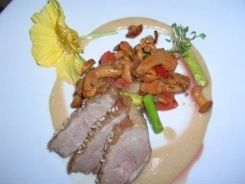 Rezept: Pfifferlincocktail mit Thaispargel, Kirschtomaten, Walnussdressing,Entenbrust m Sesam+Honi Pfifferlincocktail mit Thaispargel, Kirschtomaten, Walnussdressing,Entenbrust m Sesam+Honi - Rezept