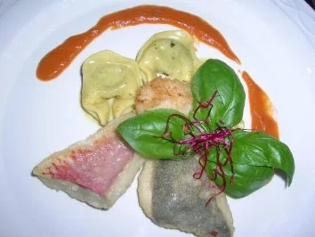 gefüllte Tortellini in Rucolapesto,mit gebr. Rotbarbe,Jakobsmuschel und Petersfisch - Rezept