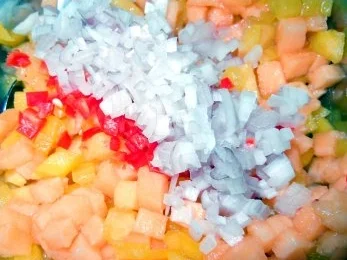 Pfirsich-Salsa im Parmesamkörbchen - Rezept - Bild Nr. 2