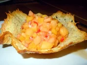 Pfirsich-Salsa im Parmesamkörbchen - Rezept