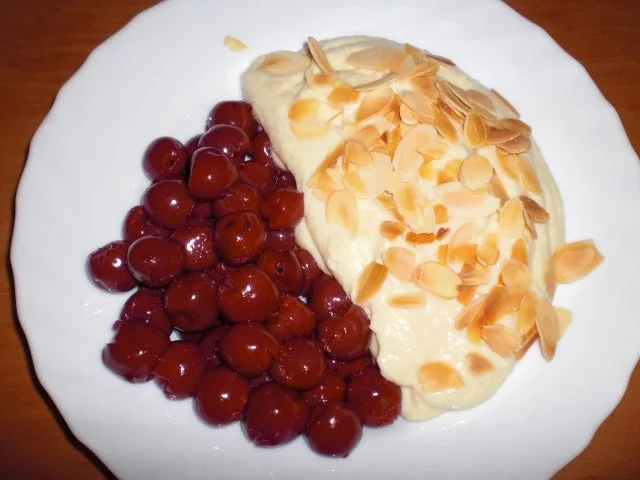 Kirschen mit Marzipanschaum - Rezept