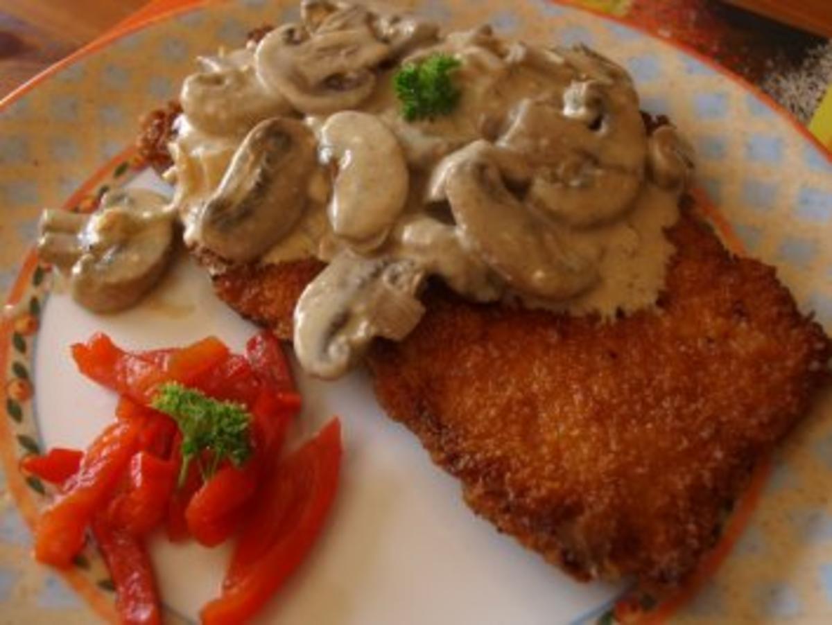 Riesenschnitzel mit Champignonrahmsoße - Rezept