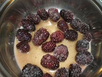 Hänchenschenkel in fruchtiger Sauce mit Süßkartoffelscheiben im Couscousmantel - Rezept - Bild Nr. 3