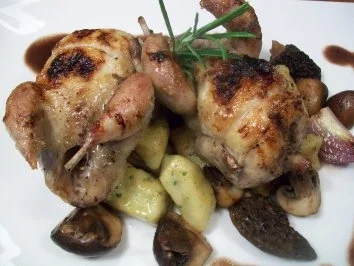 lackierte Wachteln auf Trüffelgnocchi und einer Jus von der Ente - Rezept