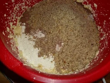 Rezept: Haselnuss-Bananen-Kuchen Bild Nr. 3 Haselnuss-Bananen-Kuchen - Rezept - Bild Nr. 3