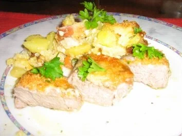 Medaillions vom Schweinefilet  mit Parmesankruste an Blumenkohl-Auflauf - Rezept