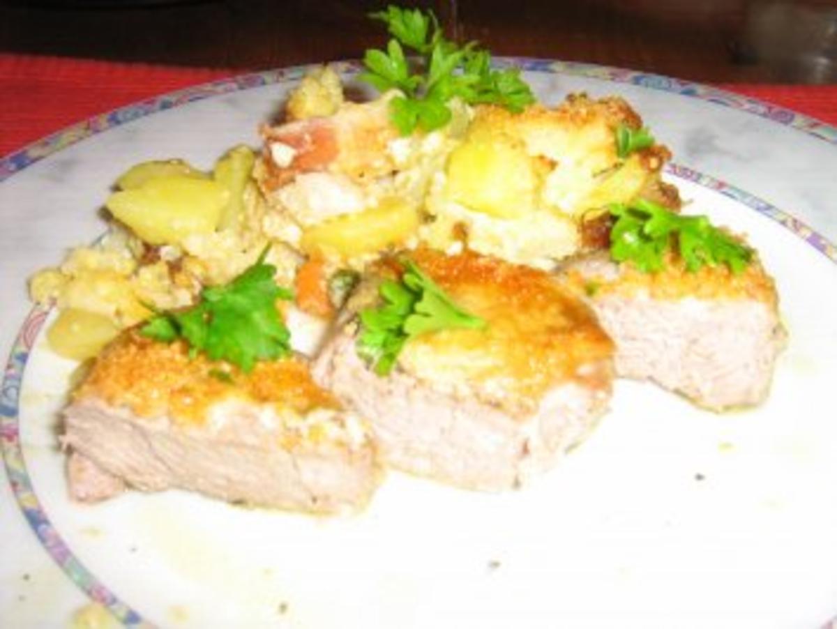 Medaillions vom Schweinefilet mit Parmesankruste an Blumenkohl-Auflauf