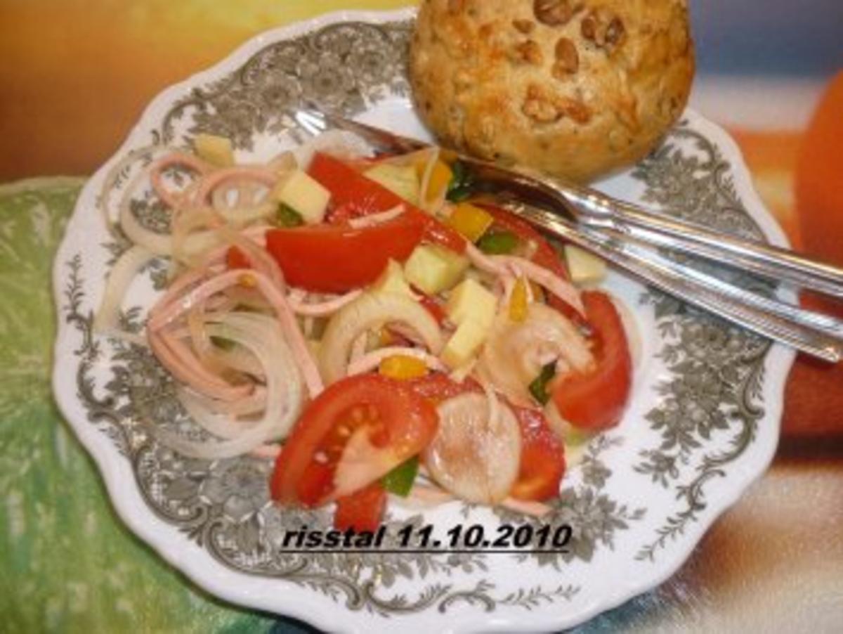 Salat aus Geflügellyoner , buntem Gemüse und Käse - Rezept - Bild Nr. 3