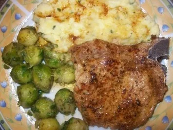 Kotelett - Rosenkohl - Kartoffelpüree - Rezept