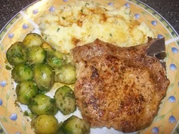 Kotelett - Rosenkohl - Kartoffelpüree - Rezept - Bild Nr. 6